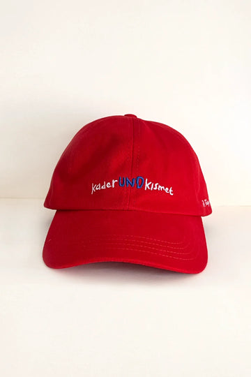 Und red cap with "Kader und Kısmet" embroidery
