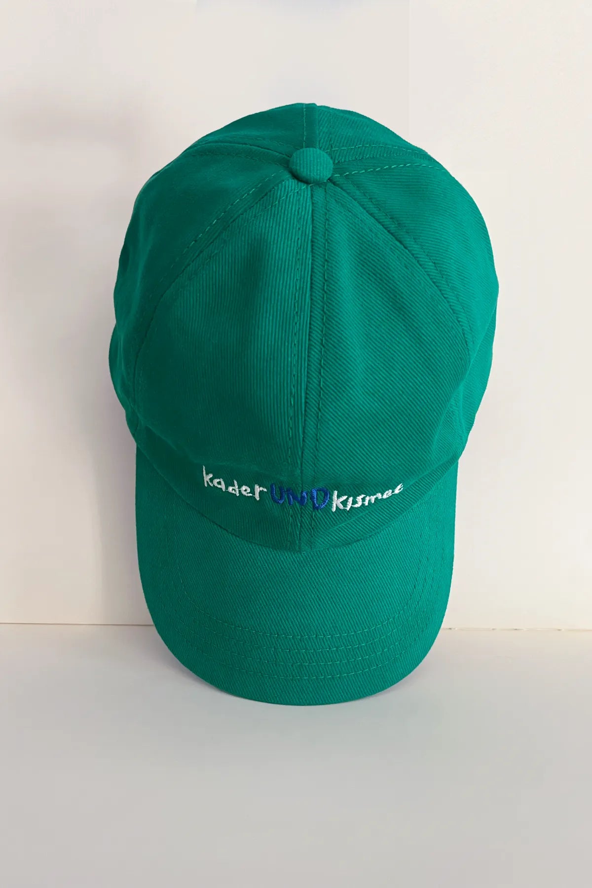 Und green cap with "Kader und Kısmet" embroidery